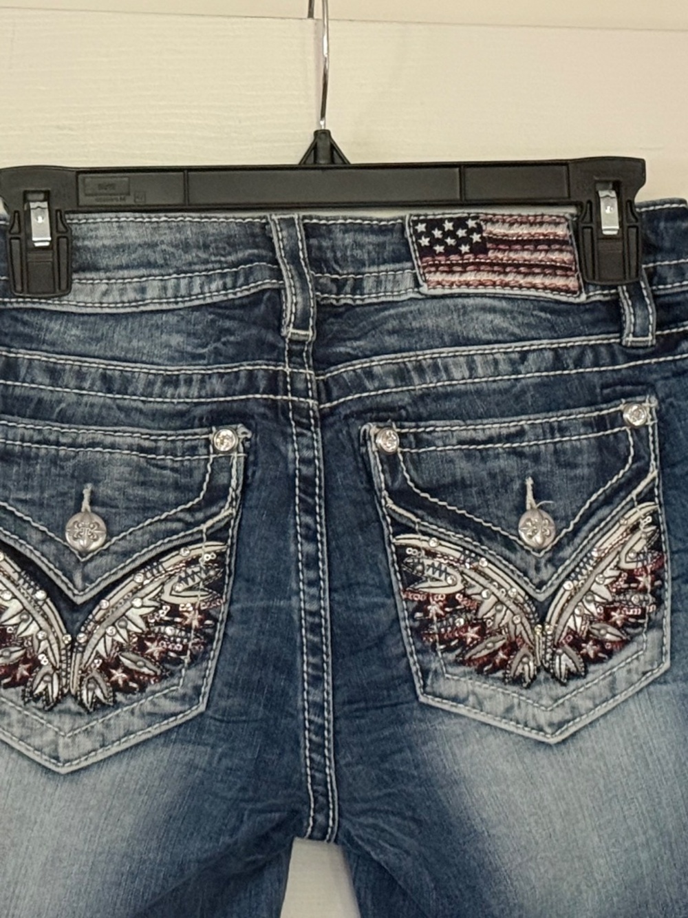 Like New Miss Me Mid Rise Capri American Theme; Size is 28 x 24.5